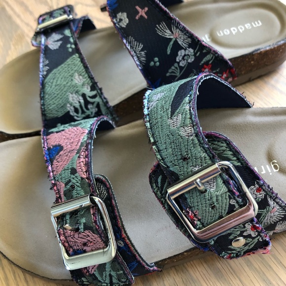 MADDEN GIRL New condition sandals size 6.5 - Picture 5 of 6